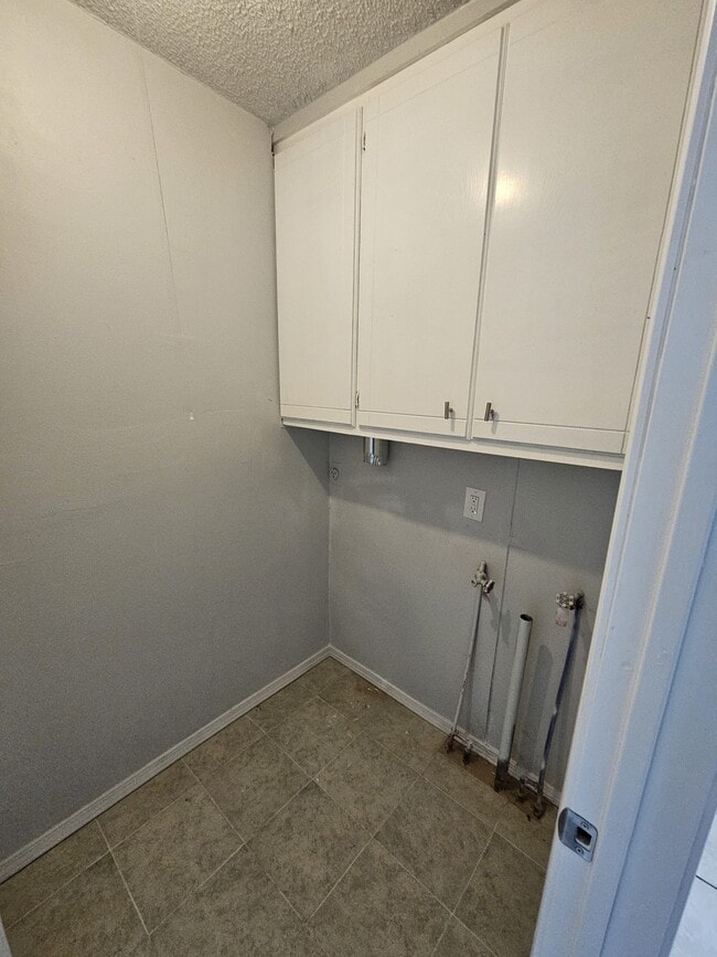 Building Photo - 2505 NW Lincoln Ave