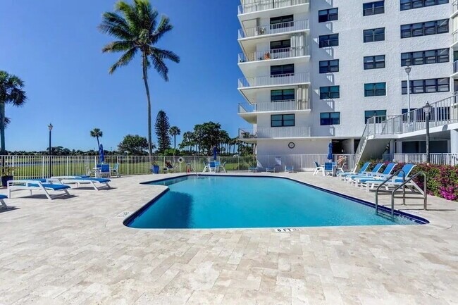 Building Photo - "Experience Luxury Living: Spacious 2-Bed, 2-Bath Condo in North Palm Beach!"