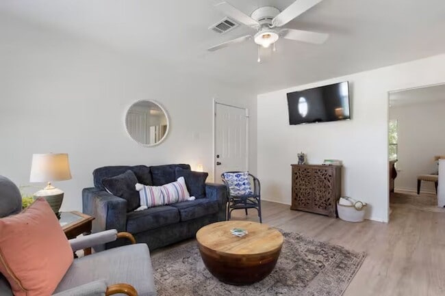 Building Photo - Furnished Duplex