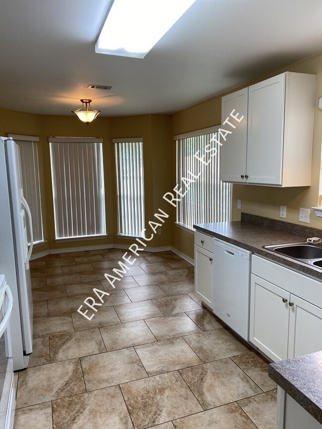 Building Photo - 2820 Tamiami Trail