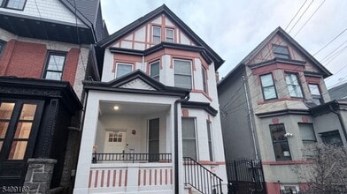 Building Photo - 549 Palisade Ave