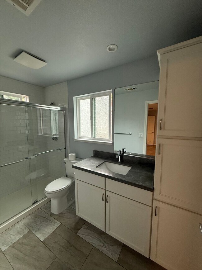 Building Photo - QUAINT ADU