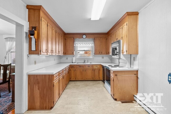 Building Photo - 3 Bedroom 2 Bathroom Home