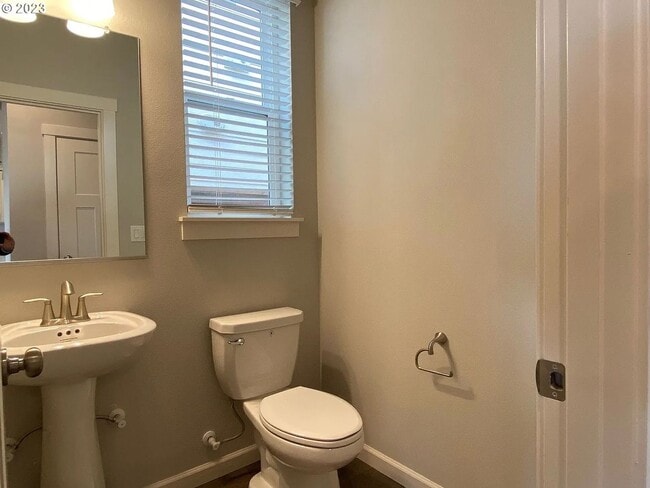 Building Photo - Modern Living in Reeds Crossing – 3BR/2.5B...
