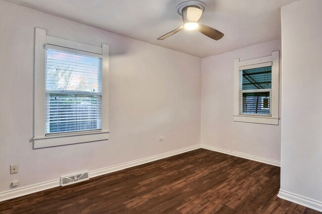 Building Photo - Charming 1924 Bungalow! 3 bedrooms and 1 b...