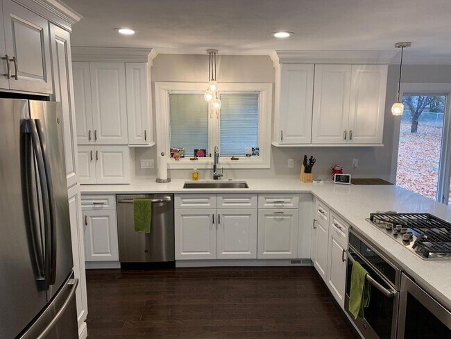 Building Photo - 816 Brentford Dr
