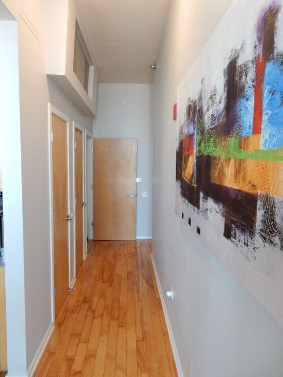 Building Photo - 1000 W Leland Ave