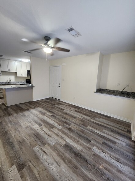 Building Photo - 4780 Pontchartrain Dr