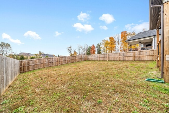 Building Photo - Pet Friendly Three Bedroom with Bonus!