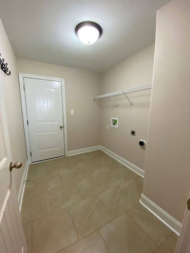 Building Photo - $1650 Adorable 3 Bedroom 2 Bath Ranch Home...