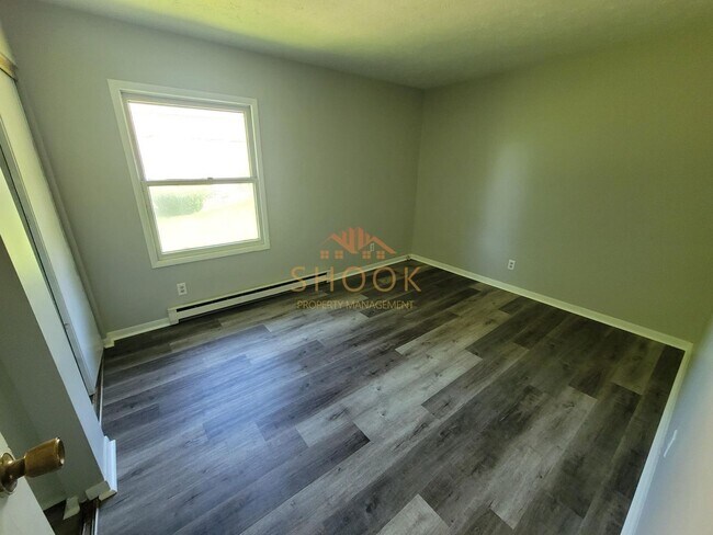 Building Photo - 3BR/2BA BI-LEVEL ON LAFAYETTE'S SOUTH SIDE