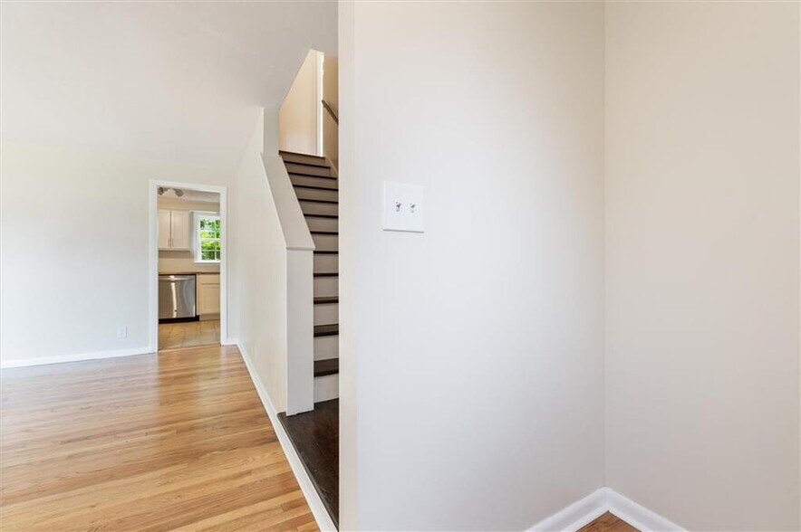 Building Photo - 2101 Bellevue Ave