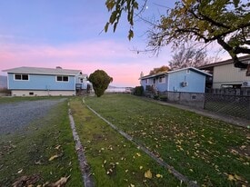 Building Photo - 3700 Lakeshore Blvd