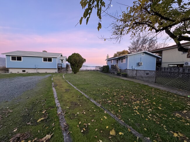 Building Photo - 3700 Lakeshore Blvd