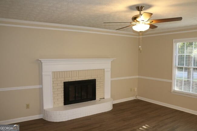 Building Photo - 102 Sauterne Way
