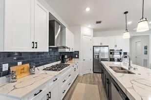 Building Photo - 15883 Key Biscayne Ln