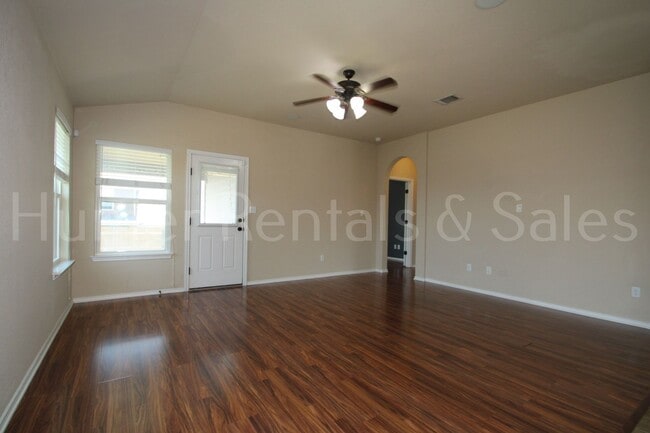 Building Photo - New in Management ! Spacious & Stylish Liv...