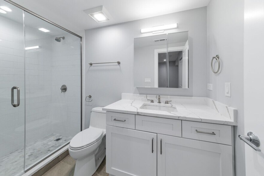 Building Photo - 935 W Winona St