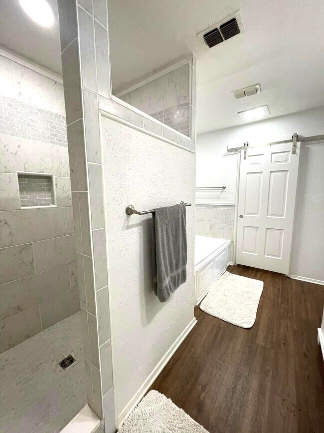 Building Photo - 960 First Monday Ln