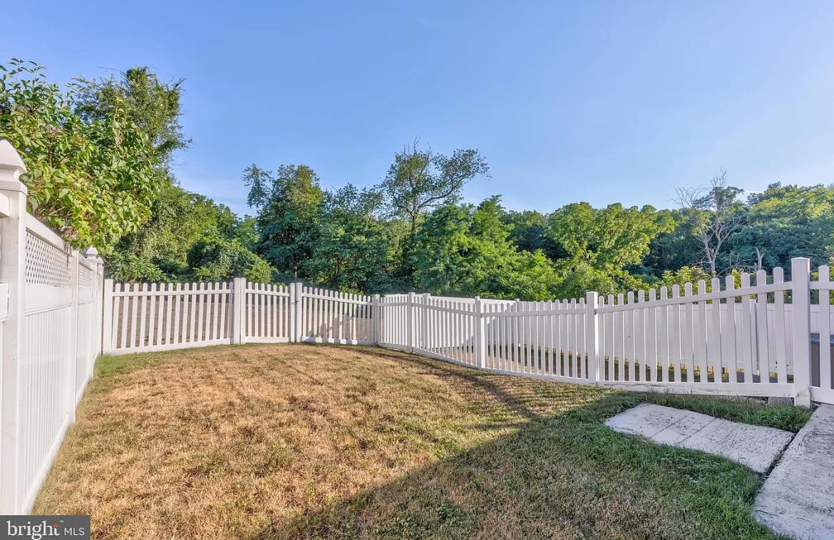 Building Photo - 504 W Perry St