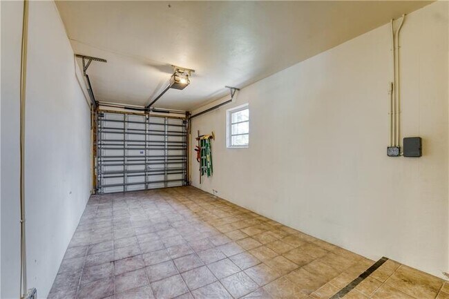 Building Photo - 2000 Admirals Way