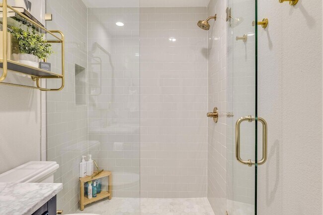 Building Photo - 12727 Cloud Mountain Crossing