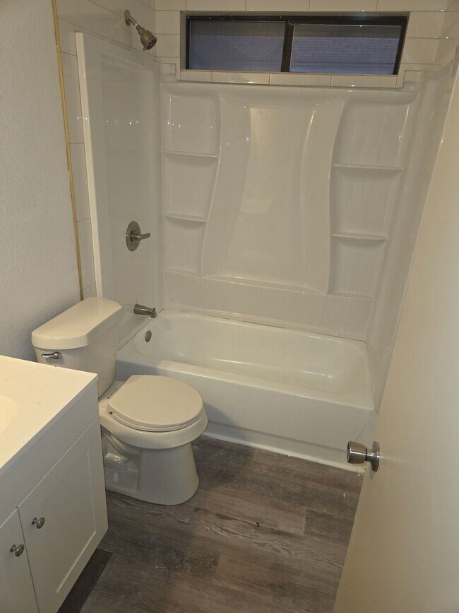 Building Photo - Beautifully Remodeled 4 Bedroom + Office H...