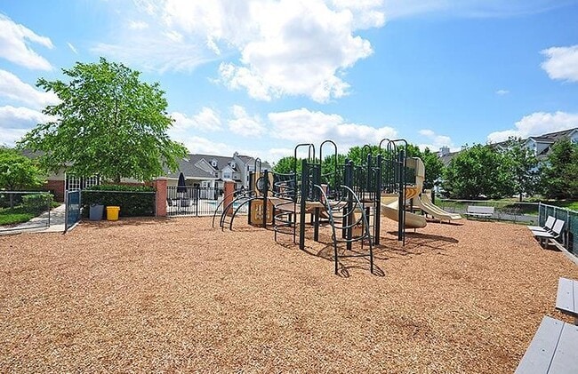 Building Photo - 208 Blossom Cir