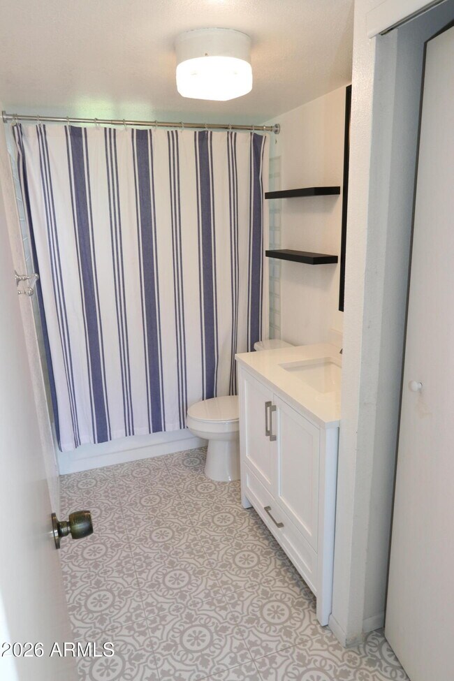 Building Photo - 3809 E Coolidge St