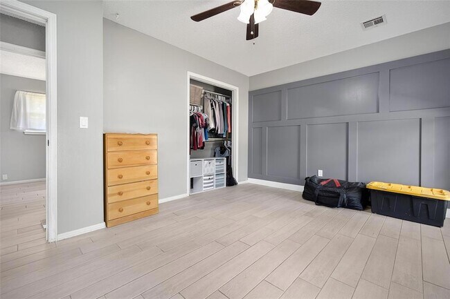 Building Photo - 801 N Markwell Ave
