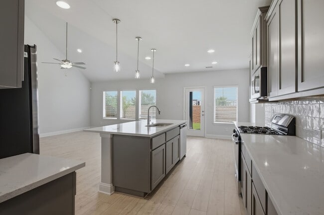 Building Photo - 1224 Redcoat Dr