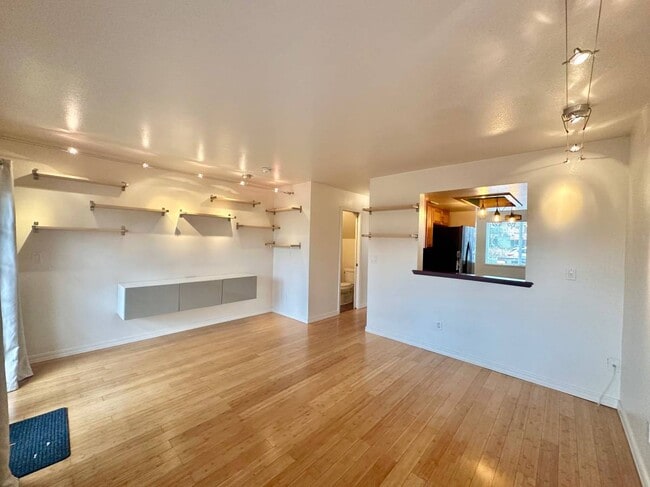 Building Photo - 127 E Hersey St