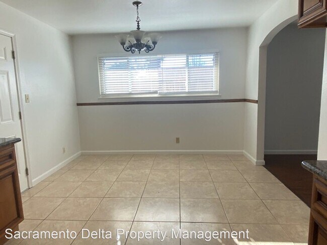 Building Photo - 4 br, 2 bath House - 4009 Bruce Way