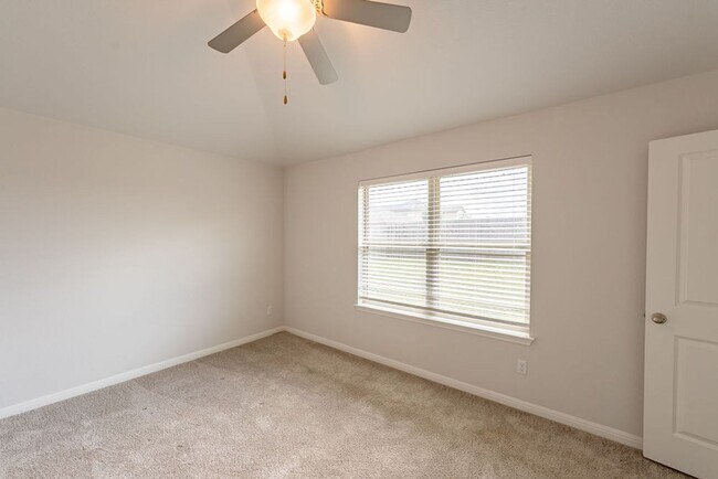 Building Photo - Experience Luxury Living: Perfect Blend of Comfort & Style in Your Dream Home! Schedule Viewing Now!