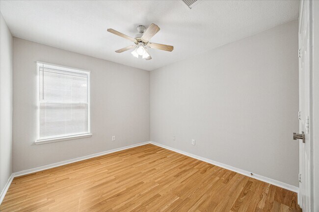 Building Photo - 21907 Willow Downs Dr