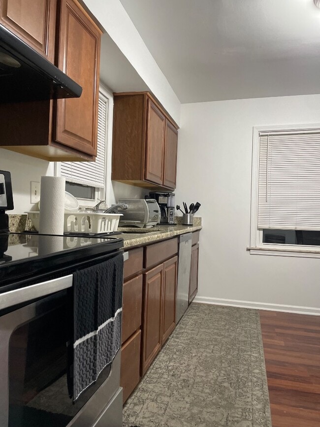 Building Photo - 1860 Rochester Rd