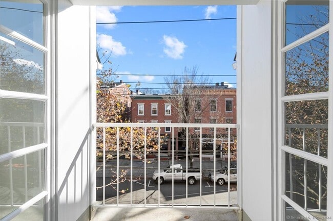 Building Photo - 972 State St