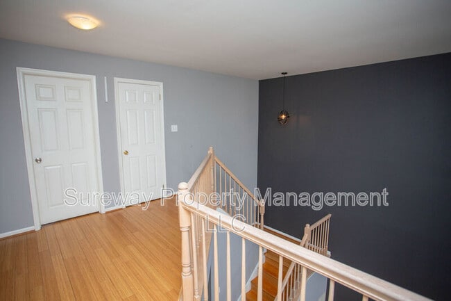 Building Photo - 605 Doral Dr