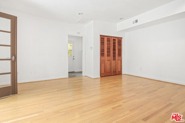 Building Photo - 312 S El Camino Dr