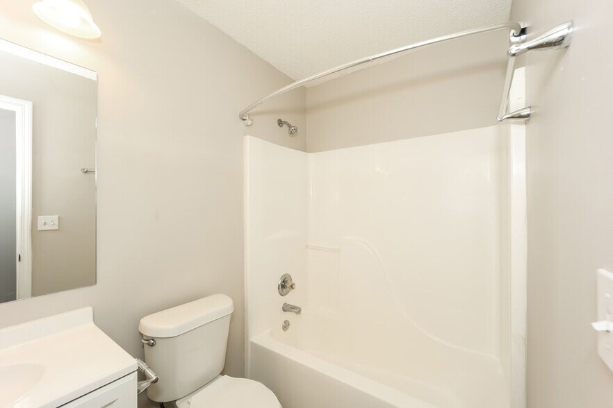 Building Photo - 8144 Green Garden Dr