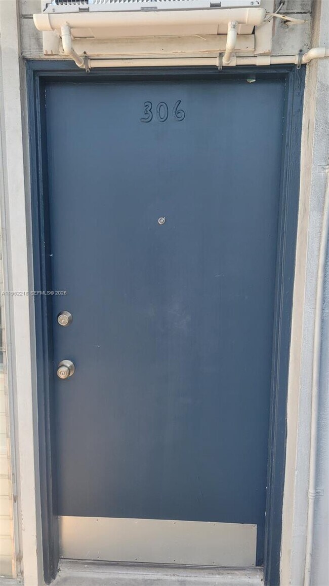 Building Photo - 2101 Normandy Dr