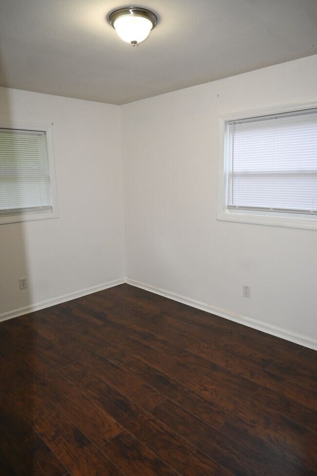 Building Photo - 2031 Wellborn Dr