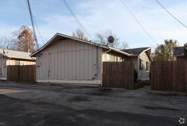 Primary Photo - 2900-2910 W 43rd Ave