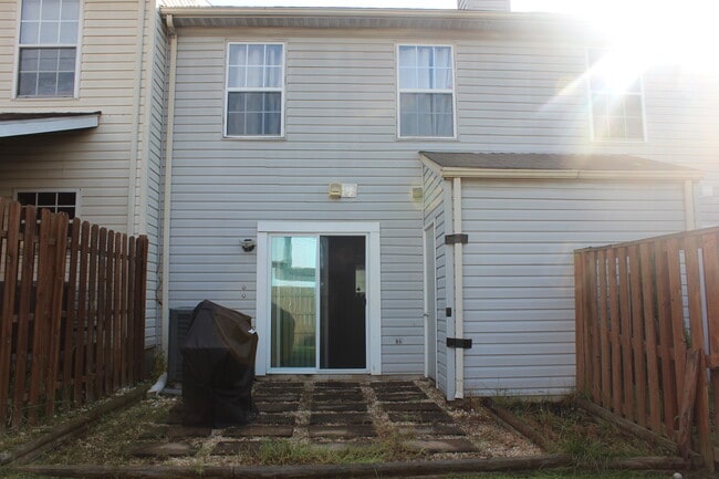 Building Photo - 506 Gloucester Ct