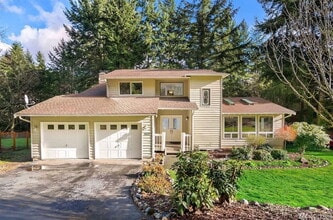 Building Photo - Charming Lynnwood/Bothell area Home For Rent with large 1/2 acre lot Available Now!