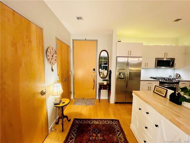 Building Photo - 33 N Water St