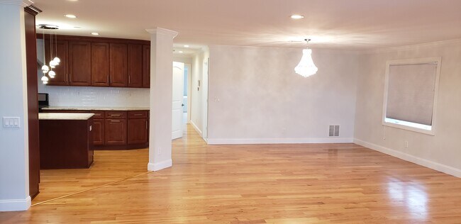 Building Photo - 764 Edgewater Ave