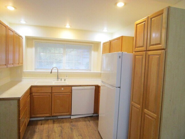 Building Photo - 3 Bedroom, 2 Bathroom Rambler located in A...
