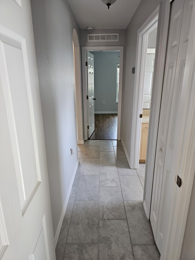 Bedroom 2/3 hallway - 1125 N Carpenter Ave