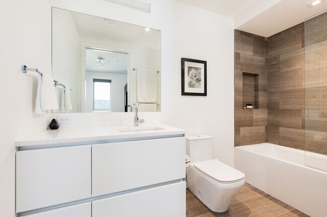 Building Photo - Modern Elegance at the Cosmopolitan on the Park